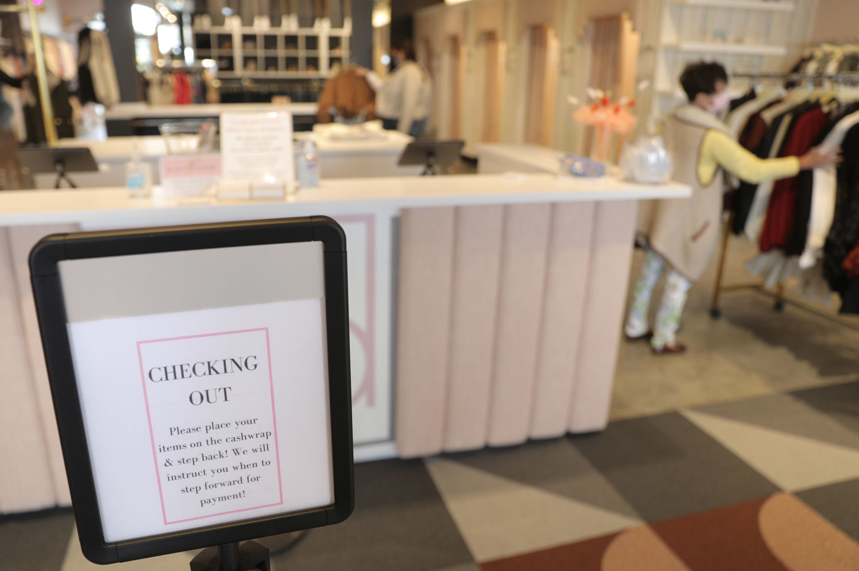 Retail boutiques tout clean habits, set customers at ease